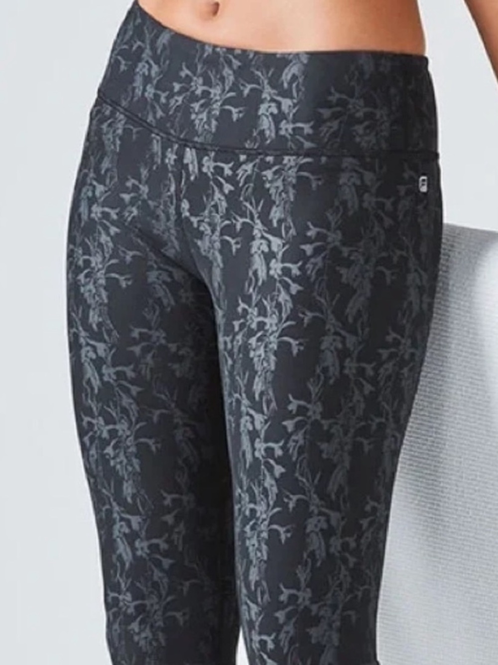 Fabletics women’s Leggings Black/Gray Floral Petal EUC XL Activewear workout